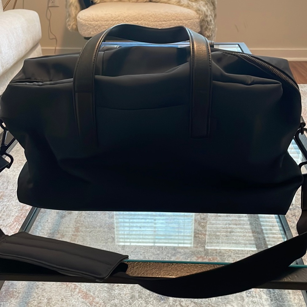 Away Duffle Bag (Navy) with strap